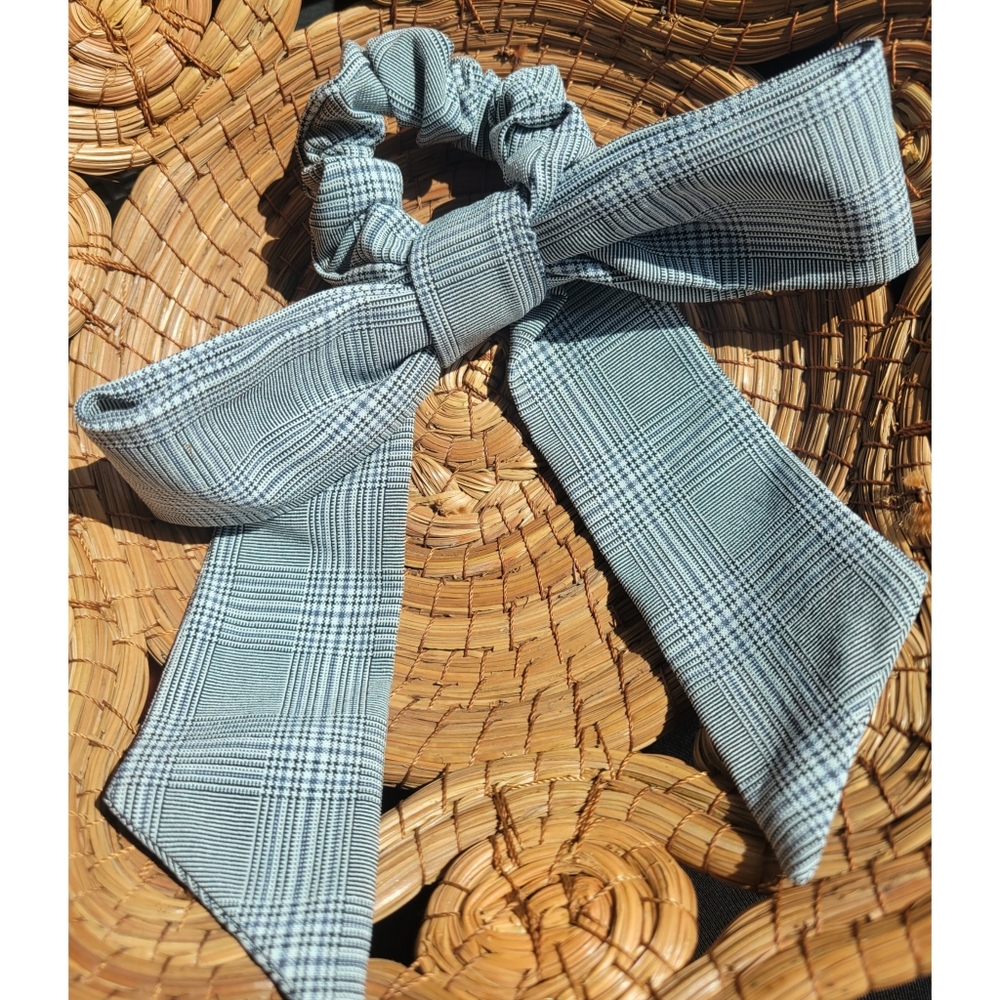 Urban Outfitters Bow Scrunchie